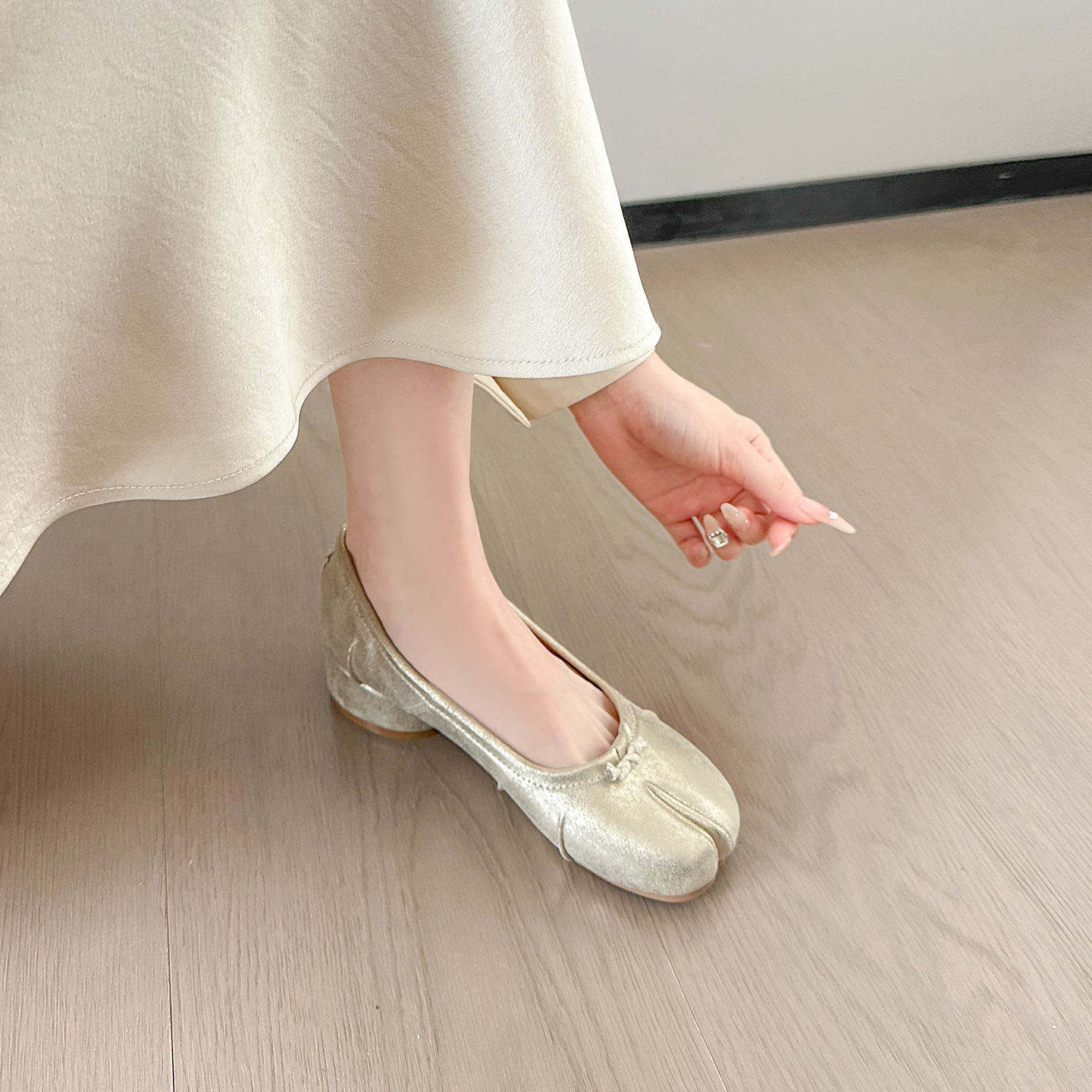 Size 35-43 Gold Tabi Shoes nin - Pointed Toe Flat recension och pris